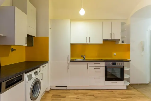 1 Bedroom | Naschmarkt | City view — accommodation at Cityswap Austria GmbH, Vienna — photo 6 of 16