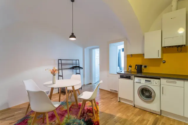 1 Bedroom | Naschmarkt | City view — accommodation at Cityswap Austria GmbH, Vienna — photo 7 of 16