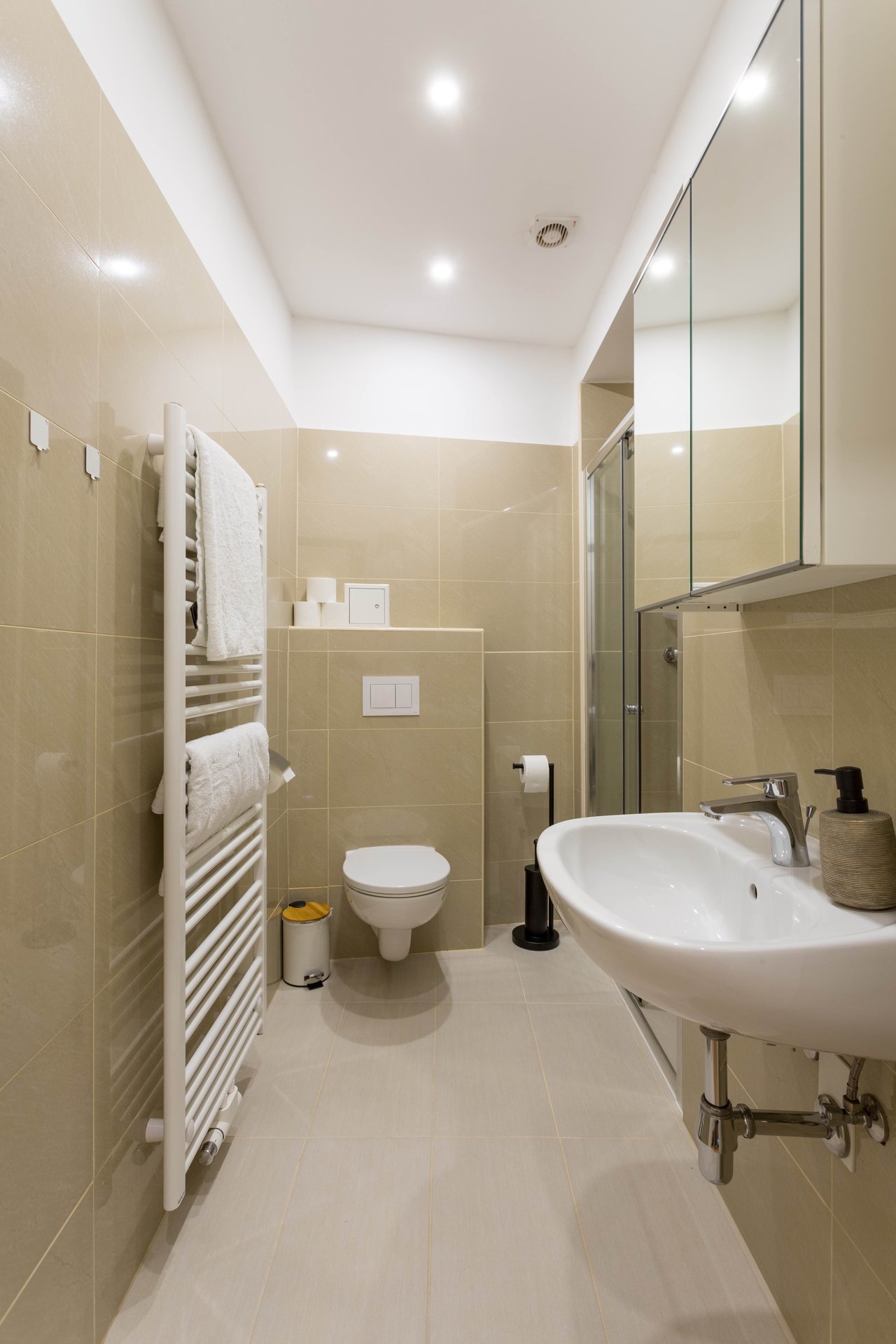 1 Bedroom | Naschmarkt | City view — accommodation at Cityswap Austria GmbH, Vienna — photo 8 of 16