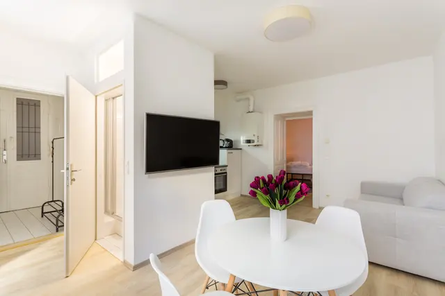 1 Bedroom | Naschmarkt | Garden view — accommodation at Cityswap Austria GmbH, Vienna — photo 8 of 12