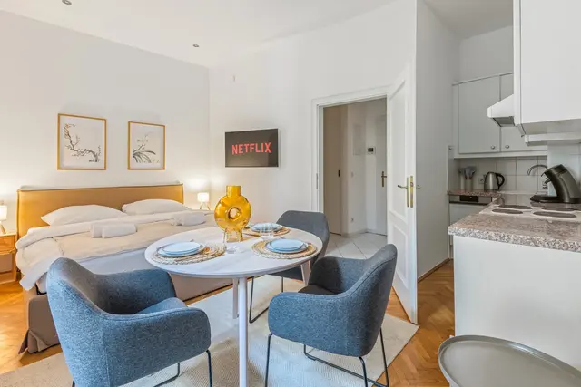 1 Bedroom | Old Town | Garden view | Top 1 — accommodation at Cityswap Austria GmbH, Vienna — photo 15 of 18