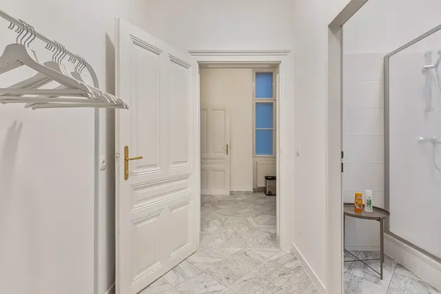 2 Bedroom | Naschmarkt | Garden view | Low Floor — accommodation at Cityswap Austria GmbH, Vienna — photo 11 of 15