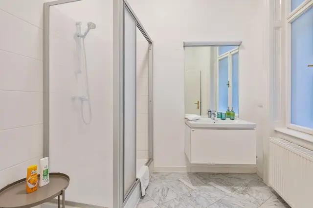 2 Bedroom | Naschmarkt | Garden view | Low Floor — accommodation at Cityswap Austria GmbH, Vienna — photo 12 of 15