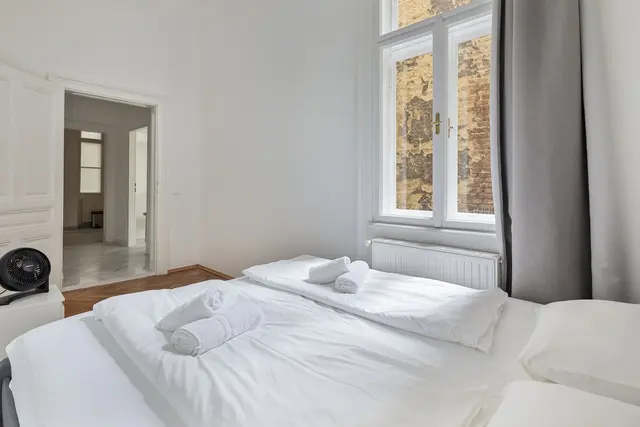 2 Bedroom | Naschmarkt | Garden view | Low Floor — accommodation at Cityswap Austria GmbH, Vienna — photo 13 of 15