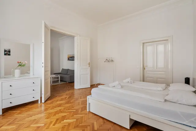 2 Bedroom | Naschmarkt | Garden view | Low Floor — accommodation at Cityswap Austria GmbH, Vienna — photo 2 of 15
