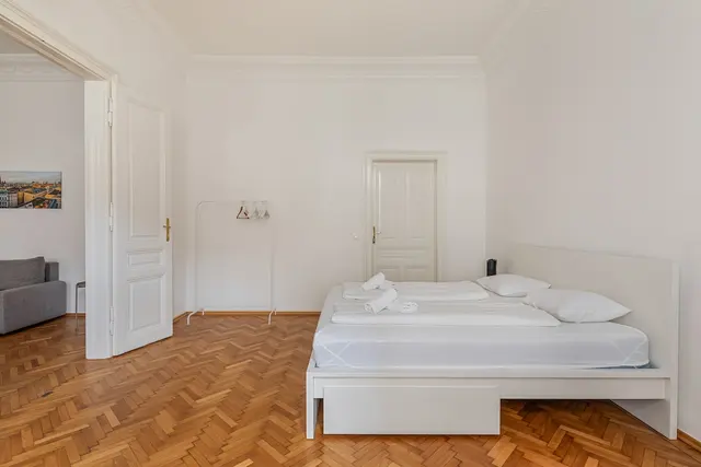 2 Bedroom | Naschmarkt | Garden view | Low Floor — accommodation at Cityswap Austria GmbH, Vienna — photo 3 of 15