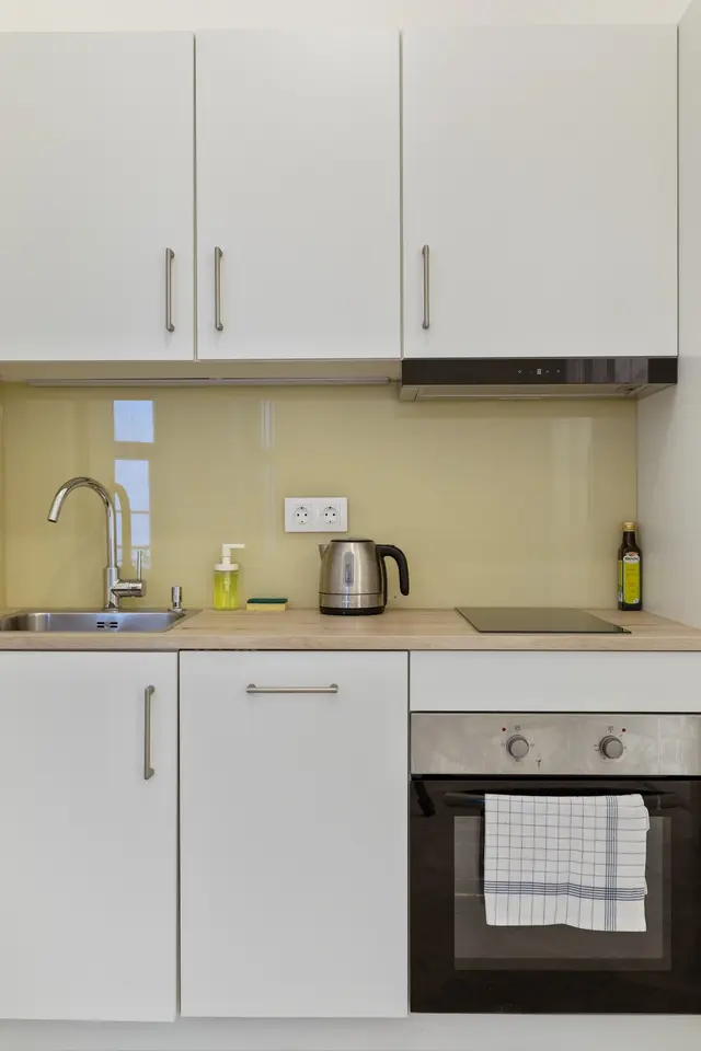 2 Bedroom | Naschmarkt | Garden view | Low Floor — accommodation at Cityswap Austria GmbH, Vienna — photo 8 of 15