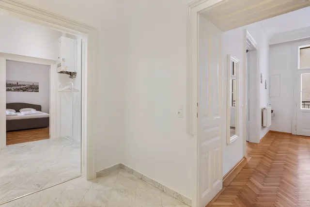 2 Bedroom | Naschmarkt | Garden view | Low Floor — accommodation at Cityswap Austria GmbH, Vienna — photo 9 of 15