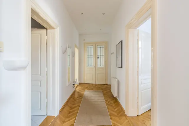 2 Bedroom | Naschmarkt | Garden view | Middle Floor — accommodation at Cityswap Austria GmbH, Vienna — photo 2 of 10