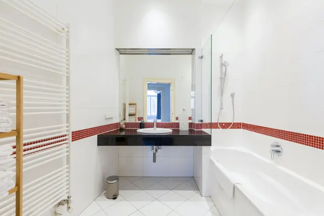 2 Bedroom | Naschmarkt | Garden view | Middle Floor — accommodation at Cityswap Austria GmbH, Vienna — photo 5 of 10