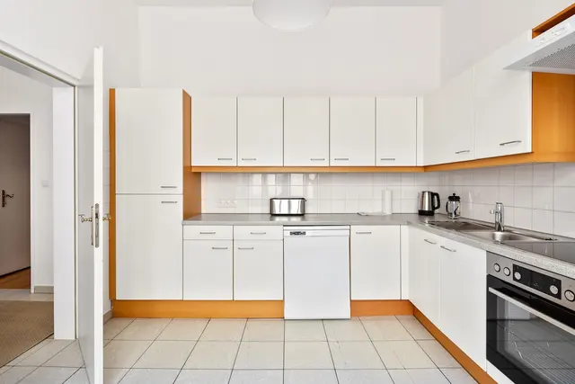 3 Bedroom | Vienna Center | Middle Floor — accommodation at Cityswap Austria GmbH, Vienna — photo 16 of 19