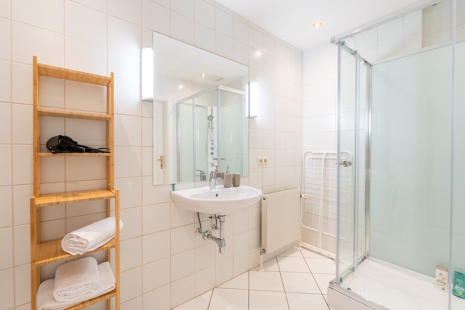 1 Bedroom | Old Town | City view | Middle Floor — accommodation at Cityswap Austria GmbH, Vienna — photo 10 of 10