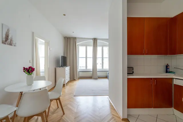 1 Bedroom | Old Town | City view | Middle Floor — accommodation at Cityswap Austria GmbH, Vienna — photo 2 of 10
