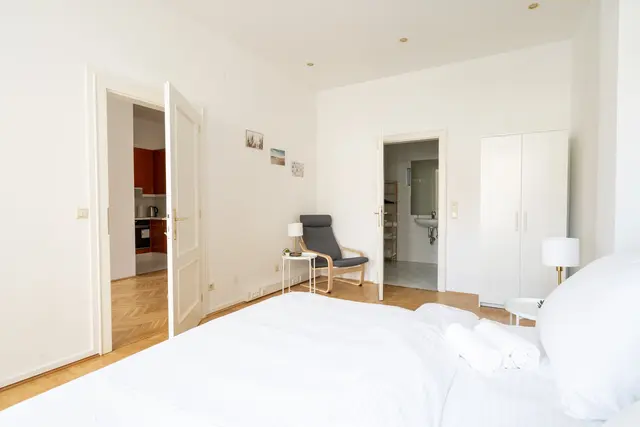 1 Bedroom | Old Town | City view | Middle Floor — accommodation at Cityswap Austria GmbH, Vienna — photo 7 of 10