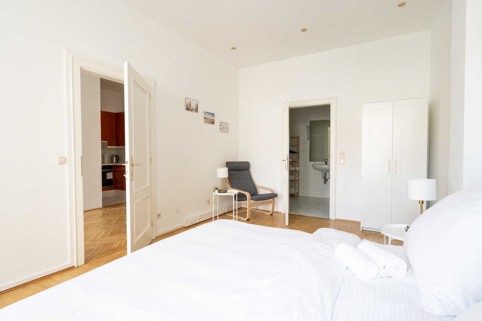 1 Bedroom | Old Town | City view | Middle Floor — accommodation at Cityswap Austria GmbH, Vienna — photo 7 of 10