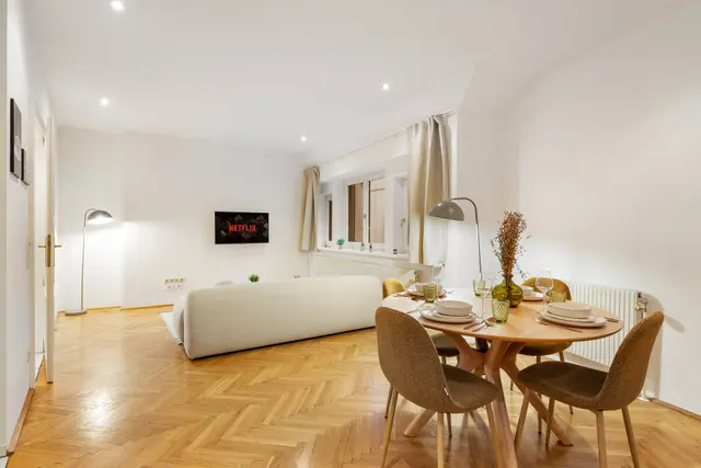 1 Bedroom | Old Town | Garden view | Top 7 — accommodation at Cityswap Austria GmbH, Vienna — photo 8 of 13