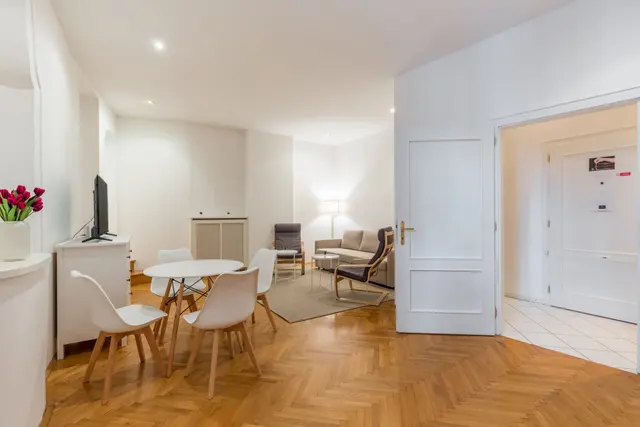 1 Bedroom | Old Town | Garden view | Top 5 — accommodation at Cityswap Austria GmbH, Vienna — photo 5 of 9