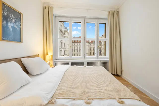 1 Bedroom | Old Town | City view | High Floor — accommodation at Cityswap Austria GmbH, Vienna — photo 3 of 14