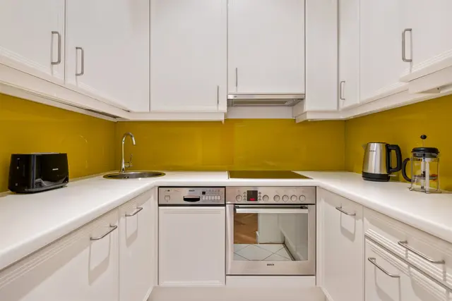 1 Bedroom | Old Town | City view | High Floor — accommodation at Cityswap Austria GmbH, Vienna — photo 4 of 14