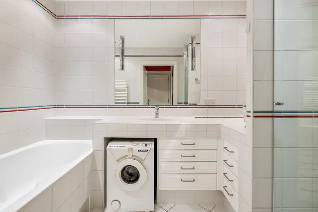 1 Bedroom | Old Town | City view | High Floor — accommodation at Cityswap Austria GmbH, Vienna — photo 8 of 14