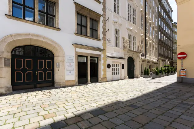 1 Bedroom | Old Town | Garden view | Top 3 — accommodation at Cityswap Austria GmbH, Vienna — photo 18 of 18