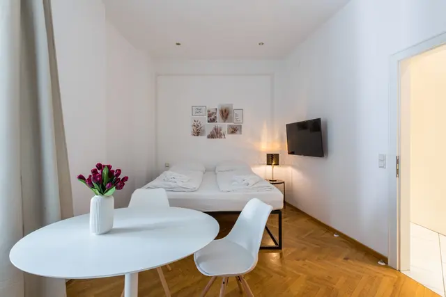 1 Bedroom | Old Town | Garden view | Top 3 — accommodation at Cityswap Austria GmbH, Vienna — photo 6 of 18