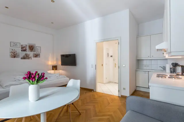 1 Bedroom | Old Town | Garden view | Top 3 — accommodation at Cityswap Austria GmbH, Vienna — photo 7 of 18