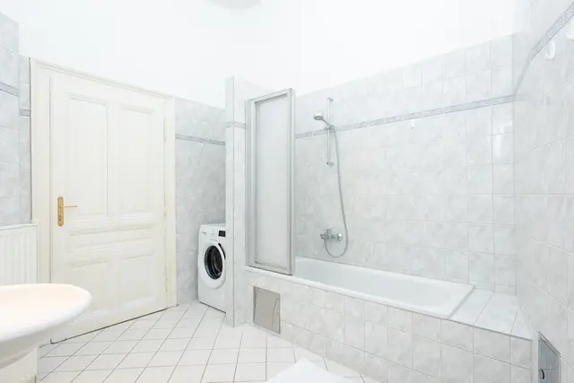2 Bedroom | Naschmarkt | Middle Floor — accommodation at Cityswap Austria GmbH, Vienna — photo 10 of 23