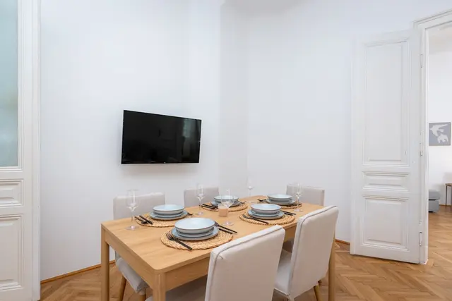 2 Bedroom | Naschmarkt | Middle Floor — accommodation at Cityswap Austria GmbH, Vienna — photo 8 of 23