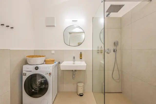 Studio | Naschmarkt | Air conditioning | Apt 38 — accommodation at Cityswap Austria GmbH, Vienna — photo 10 of 13