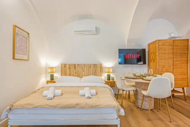 Studio | Naschmarkt | Air conditioning | Apt 38 — accommodation at Cityswap Austria GmbH, Vienna — photo 2 of 13