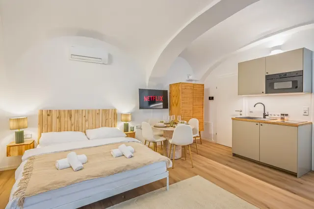 Studio | Naschmarkt | Air conditioning | Apt 38 — accommodation at Cityswap Austria GmbH, Vienna — photo 3 of 13