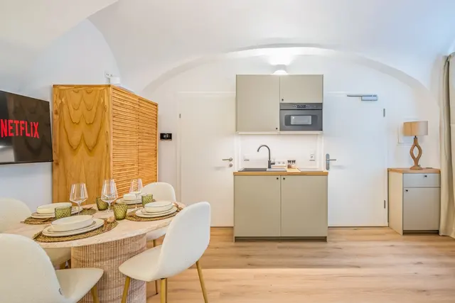 Studio | Naschmarkt | Air conditioning | Apt 38 — accommodation at Cityswap Austria GmbH, Vienna — photo 4 of 13