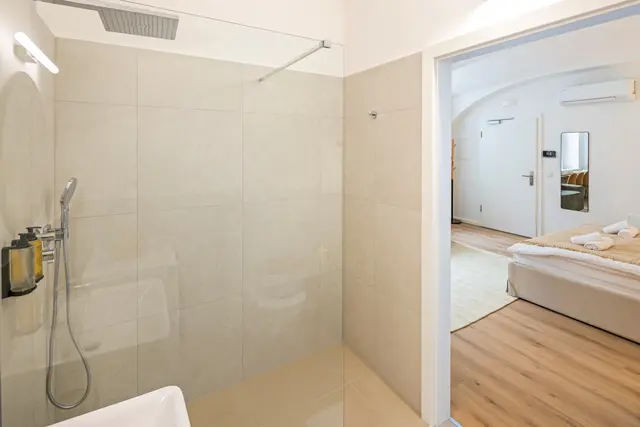 Studio | Naschmarkt | Air conditioning | Apt 39 — accommodation at Cityswap Austria GmbH, Vienna — photo 7 of 10