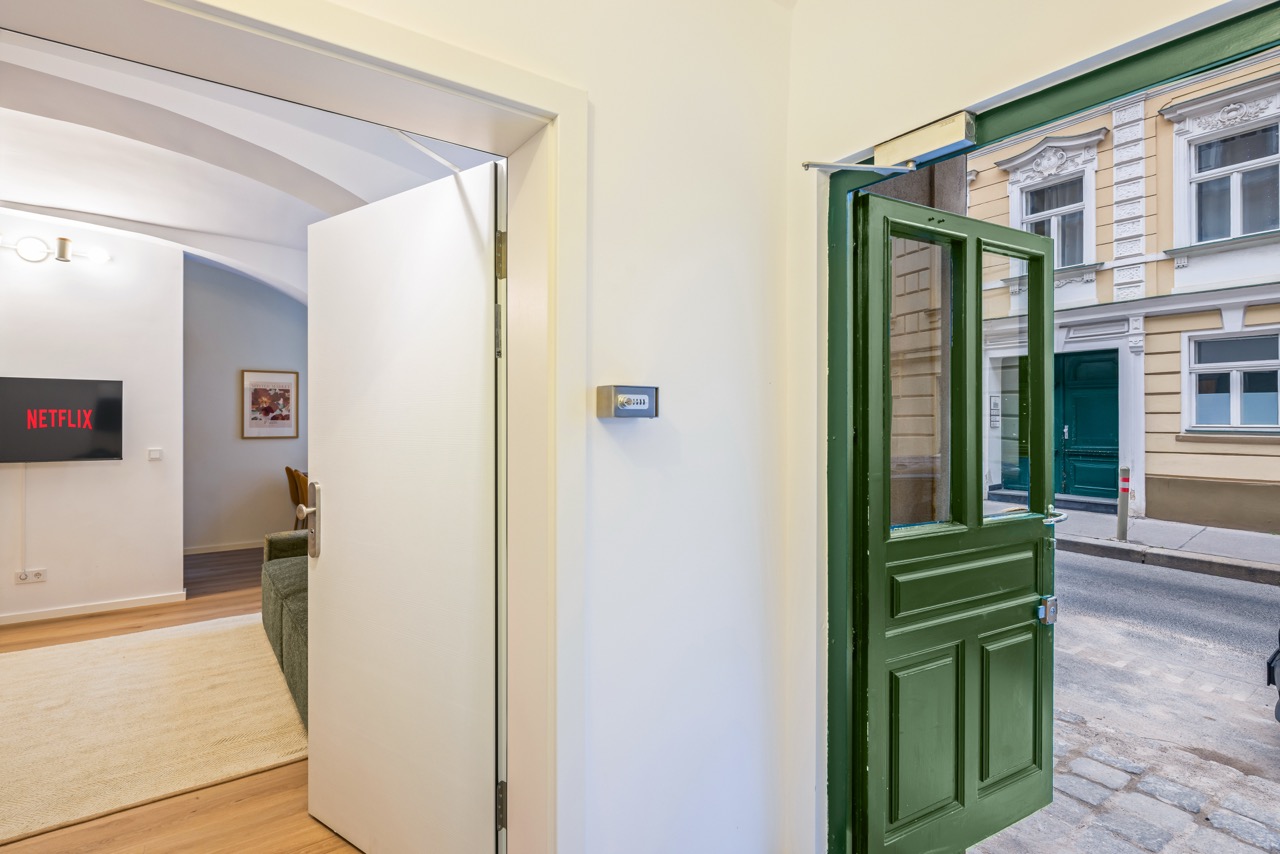 Studio | Naschmarkt | Air conditioning | Apt 39 — accommodation at Cityswap Austria GmbH, Vienna — photo 8 of 10