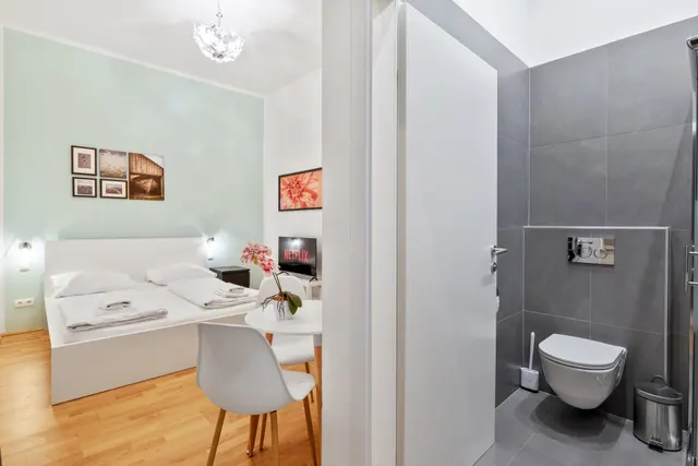 Studio | Naschmarkt | City view | Apt 4 — accommodation at Cityswap Austria GmbH, Vienna — photo 3 of 21