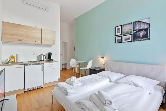 Studio | Naschmarkt | City view | Apt 5 — accommodation at Cityswap Austria GmbH, Vienna — photo 5 of 21