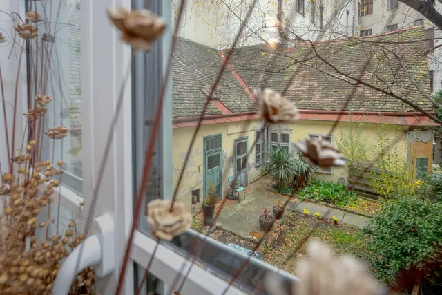 Studio | Naschmarkt | Courtyard view — accommodation at Cityswap Austria GmbH, Vienna — photo 7 of 10