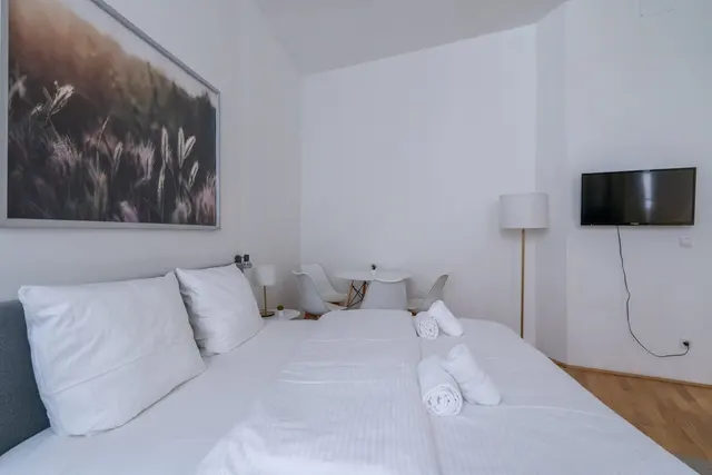 Studio | Naschmarkt | Garden view — accommodation at Cityswap Austria GmbH, Vienna — photo 3 of 17