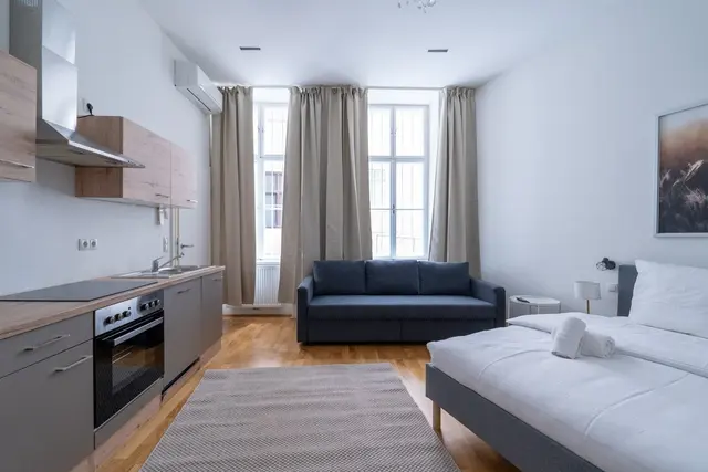Studio | Naschmarkt | Garden view — accommodation at Cityswap Austria GmbH, Vienna — photo 4 of 17