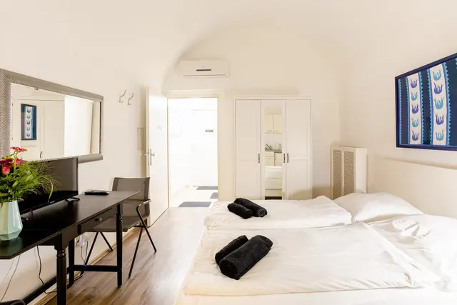 Studio | Old Town | Air conditioning — accommodation at Cityswap Austria GmbH, Vienna — photo 3 of 11