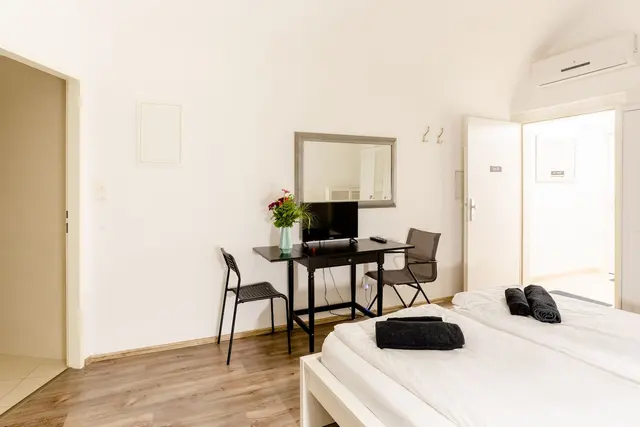 Studio | Old Town | Air conditioning — accommodation at Cityswap Austria GmbH, Vienna — photo 7 of 11
