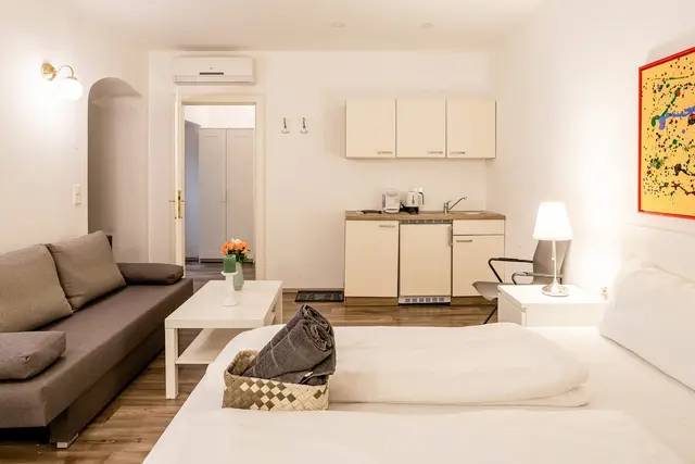Studio | Old Town | Garden view — accommodation at Cityswap Austria GmbH, Vienna — photo 13 of 17