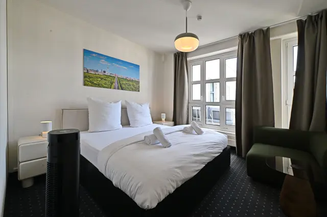 3 Bedroom  Apartment | City view | Free parking | Terrace — apartment at  Cityswap Germany GmbH, Berlin — photo 11 of 38