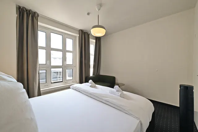 3 Bedroom  Apartment | City view | Free parking | Terrace — apartment at  Cityswap Germany GmbH, Berlin — photo 13 of 38