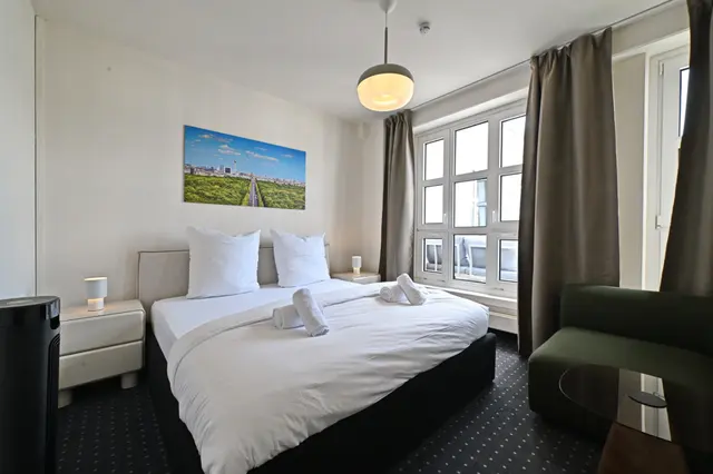 3 Bedroom  Apartment | City view | Free parking | Terrace — apartment at  Cityswap Germany GmbH, Berlin — photo 14 of 38