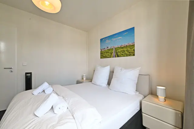 3 Bedroom  Apartment | City view | Free parking | Terrace — apartment at  Cityswap Germany GmbH, Berlin — photo 15 of 38