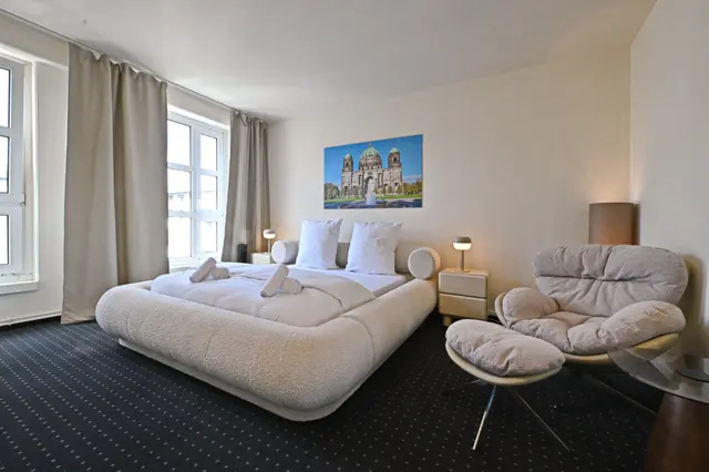 3 Bedroom  Apartment | City view | Free parking | Terrace — apartment at  Cityswap Germany GmbH, Berlin — photo 2 of 38