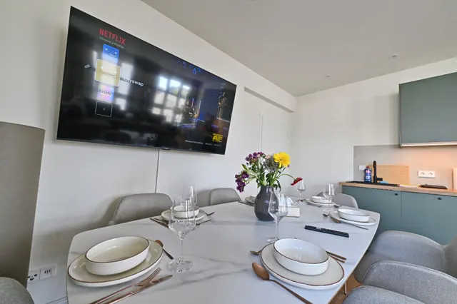 3 Bedroom  Apartment | City view | Free parking | Terrace — apartment at  Cityswap Germany GmbH, Berlin — photo 38 of 38
