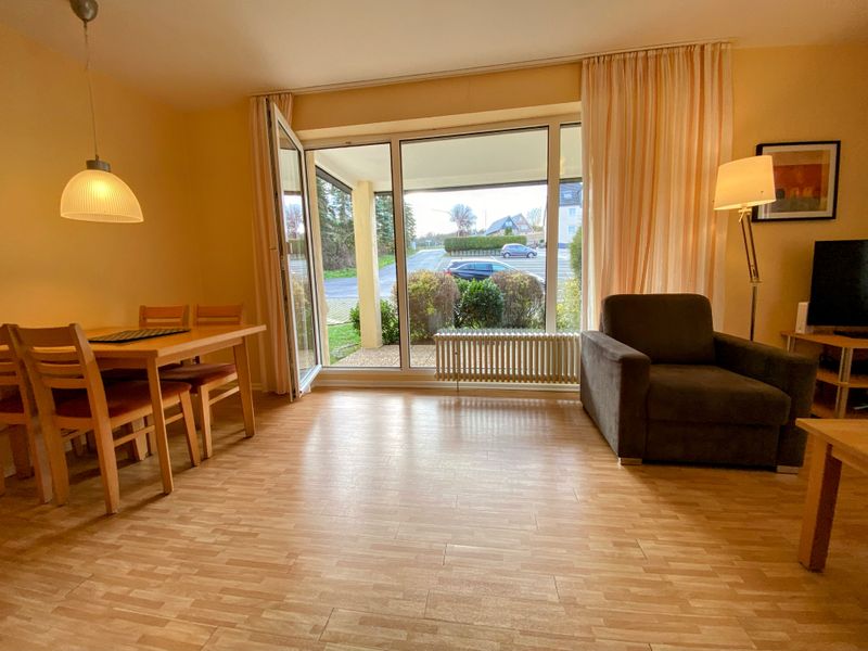 Apartment | Boxspring bed, front parking — apartment at Gemünder Ferienpark Salzberg, Nordrhein-Westfalen — photo 2 of 4